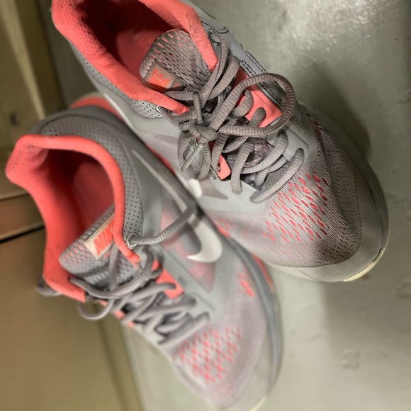 Nike training shoes - Picture 2 of 4